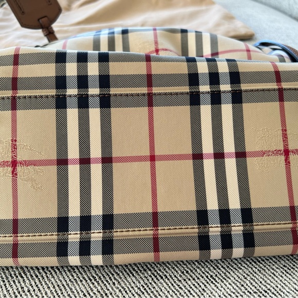 Burberry like new handbag - Picture 6 of 6
